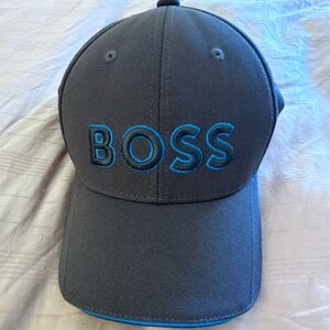 EUC men’s adjustable Hugo Boss adjustable hat.
